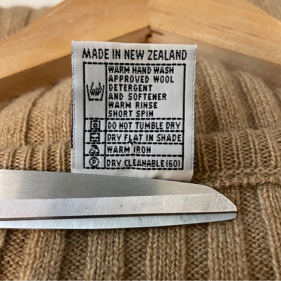 Cashmere Sweater Vest - Picture 9 of 10